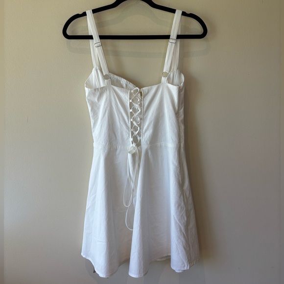 Elegant White Dress - Picture 4 of 6